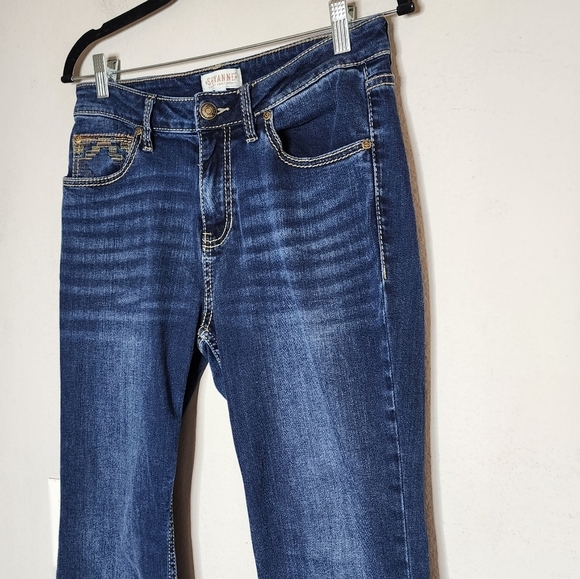 Shyanne Bootcut Embroidered pocket jeans. Women's size 32 short. 29.5' inseam - Picture 11 of 16